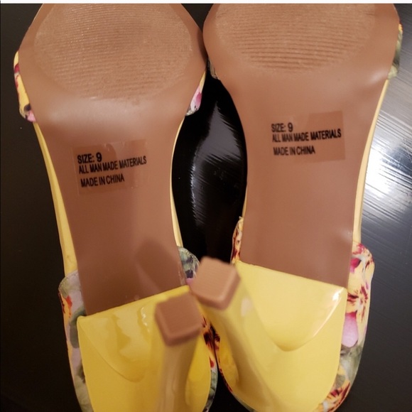 Yellow floral heels - Picture 3 of 5